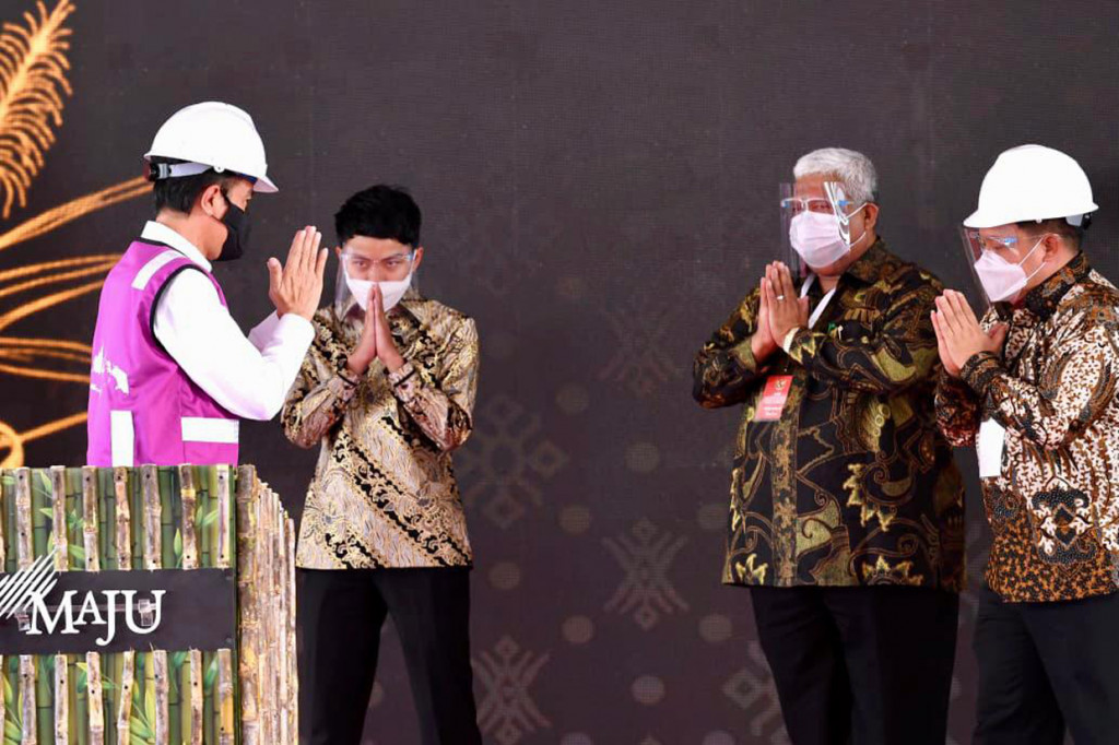 Jokowi menambahkan selain keberanian tersebut, satu hal yang perlu digarisbawahi ialah investasi itu mampu menyerap ribuan tenaga kerja lokal.