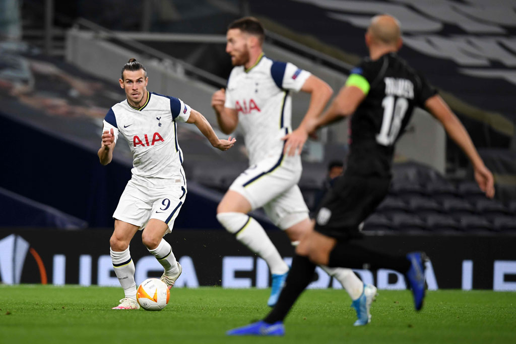 Jose Mourinho langsung memasang Gareth Bale sejak awal laga untuk pertama kalinya sejak kembali dipulangkan dari Real Madrid musim ini. Sebagai gantinya, dia menepikan Son Heung-min.