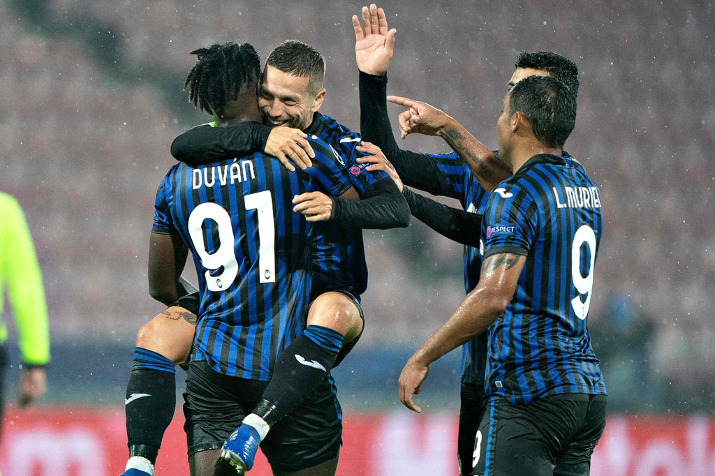Atalanta berpesta gol ke gawang tuan rumah Midtjylland dengan skor telak 4-0 dalam laga perdana Liga Champions Grup D yang berlangsung di MCH Arena, Denmark, Kamis, 22 Oktober 2020 dini hari WIB. 