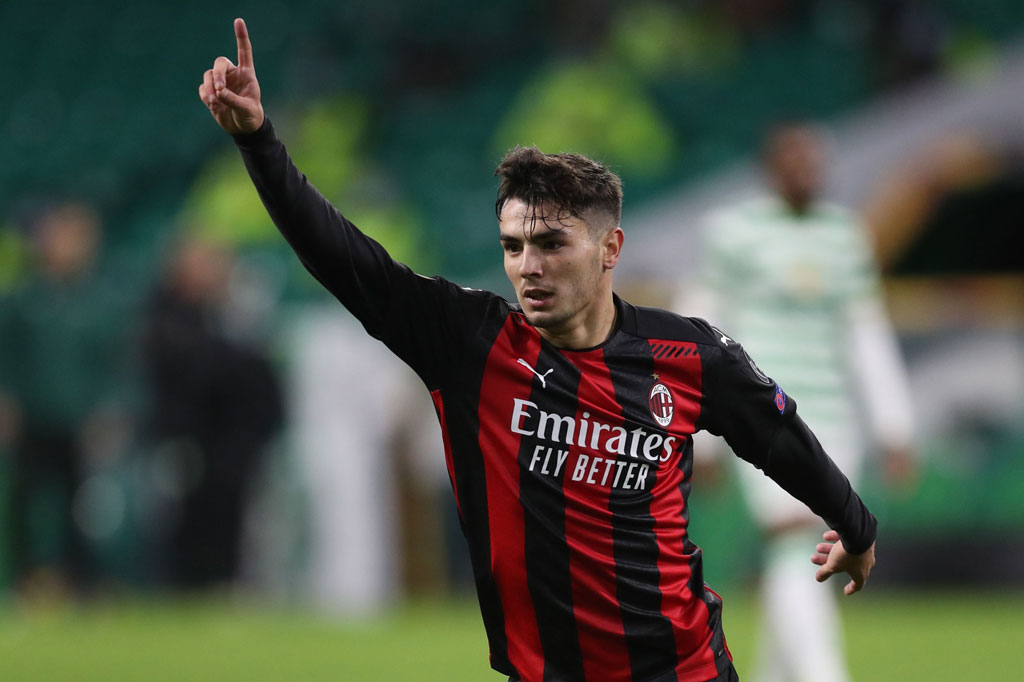 Milan yang tampil lebih agresif menggandakan keunggulan menjelang turun minum. Mendapat umpan dari Theo Hernandez Brahim Diaz menggiring bola sebentar sebelum melepaskan sepakan ke sudut jauh gawang Celtic. Skor menjadi 2-0 di babak pertama.