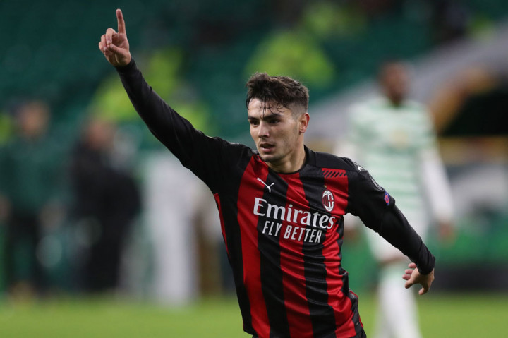 Milan yang tampil lebih agresif menggandakan keunggulan menjelang turun minum. Mendapat umpan dari Theo Hernandez Brahim Diaz menggiring bola sebentar sebelum melepaskan sepakan ke sudut jauh gawang Celtic. Skor menjadi 2-0 di babak pertama.