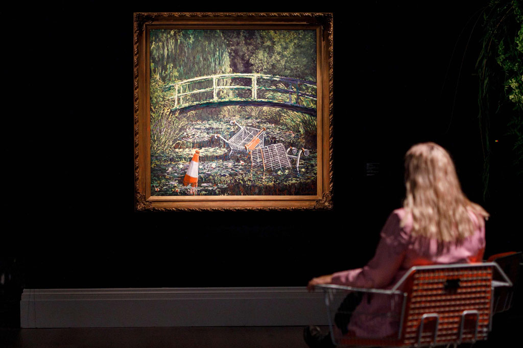 Karya car minyak di atas kanvas berjudul 'Show Me the Monet', sebuah karya modern yang terinspirasi karya klasik impresionis Monet 'The Water-Lily Pond', dijual seharga 7.551.600 pound (USD9,8 juta, 8,4 juta euro) di Sotheby setelah pertarungan sengit dalam penawaran.