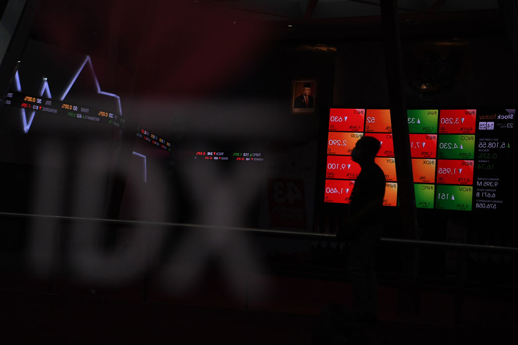 Sementara kelompok 45 saham unggulan atau indeks LQ45 bergerak naik 1,25 poin atau 0,16 persen menjadi 789,82.