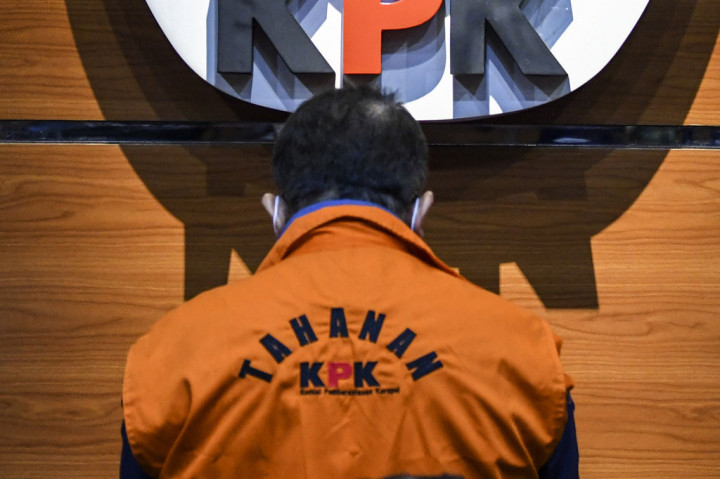 Wali Kota Tasikmalaya Budi Budiman dihadirkan dalam konferensi pers di Komisi Pemberantasan Korupsi (KPK), Jakarta, Jumat, 23 Oktober 2020. 