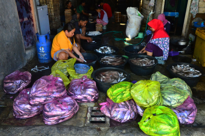 Bandeng Presto adalah olahan ikan bandeng yang dimasak dengan Panci Presto atau pressure cooker dengan cara kerja menggunakan air yang dipanaskan sehingga menghasilkan uap yang bertekanan tinggi yang dapat membuat daging ikan menjadi empuk dan durinya menjadi lunak.
