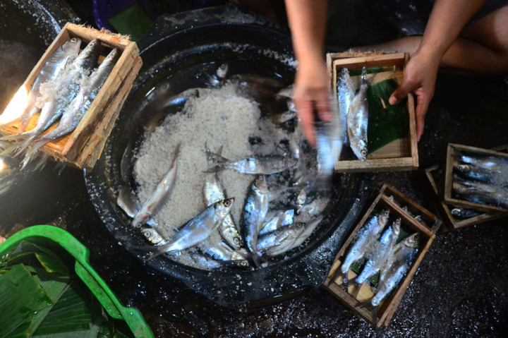 Bandeng Presto pertama diproduksi pada 1977 oleh Hanna Budimulya yang lahir di Pati, awalnya diproduksi dalam skala kecil namun seiring waktu banyak digemari masyarakat sehingga produksinya semakin lama semakin berkembang.