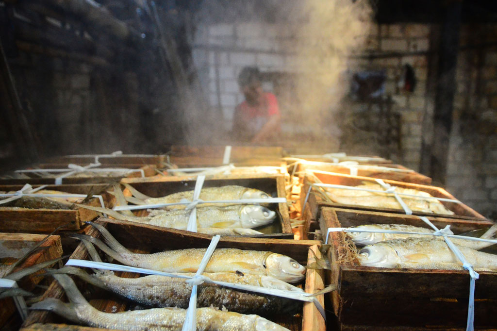 Meskipun pandemi covid-19 melanda dunia dan melumpuhkan perekonomian namun tidak terlalu berpengaruh pada bisnis pengolahan ikan bandeng di tempat tersebut dan masih berproduksi karena permintaan produk olahan ikan bandeng presto relatif stabil dengan harga yang relatif terjangkau.