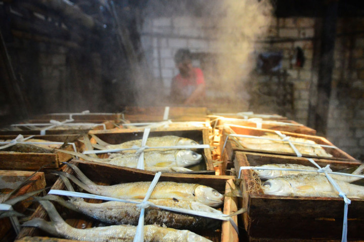 Meskipun pandemi covid-19 melanda dunia dan melumpuhkan perekonomian namun tidak terlalu berpengaruh pada bisnis pengolahan ikan bandeng di tempat tersebut dan masih berproduksi karena permintaan produk olahan ikan bandeng presto relatif stabil dengan harga yang relatif terjangkau.