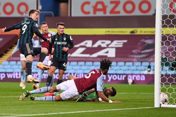 Pada menit ke-55 Leeds membuka keunggulan lewat situasi serangan balik. Sepakan Rodrigo Moreno tak mampu diantisipasi sempurna oleh kiper Emiliano Martinez dan bola langsung disambar oleh Bamford untuk menjebol gawang Villa.