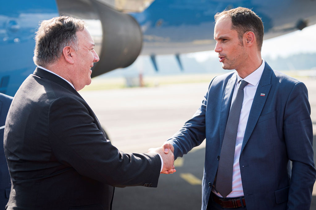 Menlu Slovenia Anze Logar pada Jumat, 23 Oktober 2020 waktu setempat, dinyatakan positif covid-19 usai melakukan perjalanan ke Estonia, Lithuania, dan Latvia awal pekan ini.