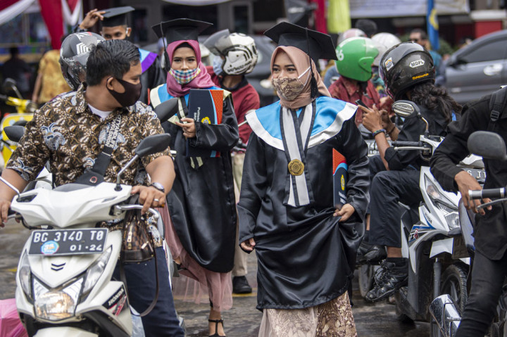 Politeknik Negeri Sriwijaya (Polsri) Palembang, Sumatera Selatan, menggelar wisuda, Sabtu, 24 Oktober 2020. Pelaksanaan wisuda di tengah pandemi covid-19 kali ini berbeda dengan tahun-tahun sebelumnya.