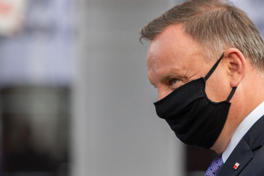 Presiden Polandia Andrzej Duda terkonfirmasi positif covid-19, tetapi dalam kondisi yang baik. Demikian dikatakan Menteri Kepresidenan Blazej Spychalski lewat unggahannya di Twitter, Sabtu, 24 Oktober 2020.