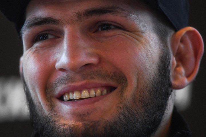 Khabib Nurmagomedov mengumumkan pensiun dari ajang MMA, Ultimate Fighting Championship (UFC), tepat setelah mengalahkan penantangnya, Justin Gaethje, dalam gelaran UFC 254. AFP Photo/Kirill Kudryavtsev