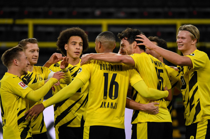 Mats Hummels menegaskan kemenangan Dortmund menjadi 3-0 dengan golnya di menit ke-78.