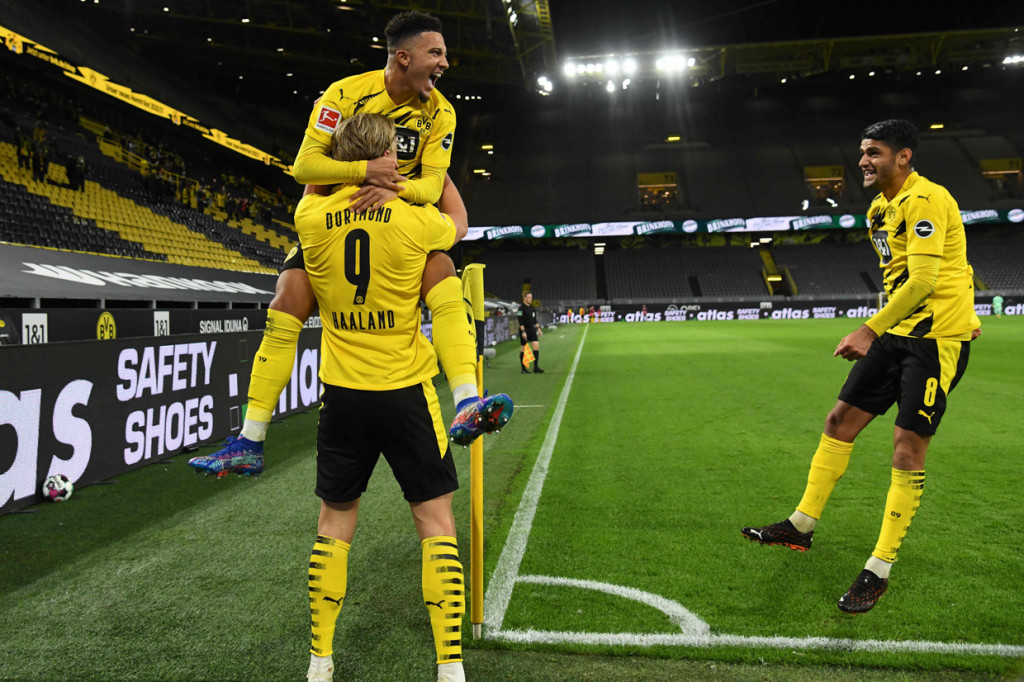 Dengan kemenangan ini, Dortmund terus menempel RB Leipzig di puncak klasemen. Mengumpulkan 12 poin dari lima laga, skuad besutan Lucien Favre itu ada di urutan tiga klasemen, tertinggal satu poin dari Leipzig dan hanya kalah selisih gol dari Bayern Muenchen.