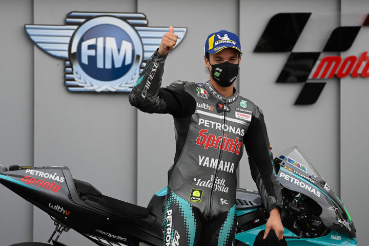 Di Sirkuit MotorLand Aragon, Minggu, 25 Oktober 2020, Morbidelli menyelesaikan 23 lap dengan catatan waktu 41 menit 47,652 detik. Rins menyusul dengan selisih 2,205 detik di susul Mir yang berjarak 5,376 detik dari sang juara.
