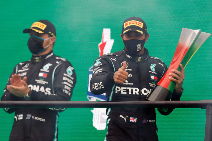 Rekan setim Hamilton, Valterri Bottas finis di urutan kedua, dengan selisih waktu 25,592 detik.