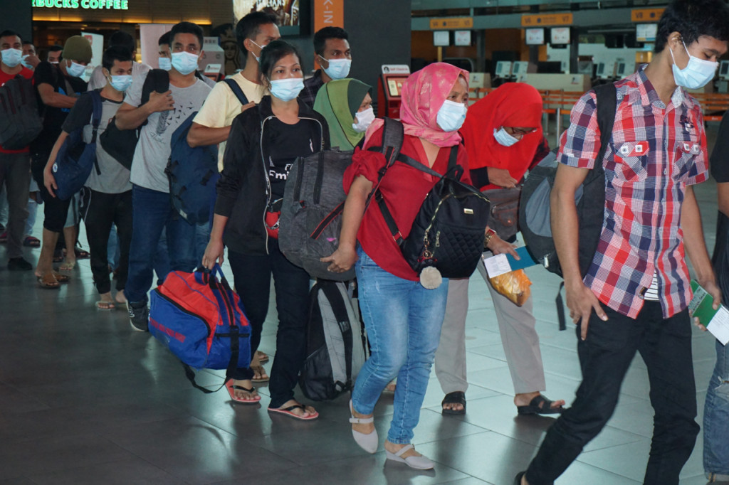 Total sebanyak 552 pekerja pada hari yang sama dipulangkan dengan tujuan Surabaya, Jakarta dan Medan dengan difasilitasi Imigrasi Malaysia dan KBRI Kuala Lumpur.