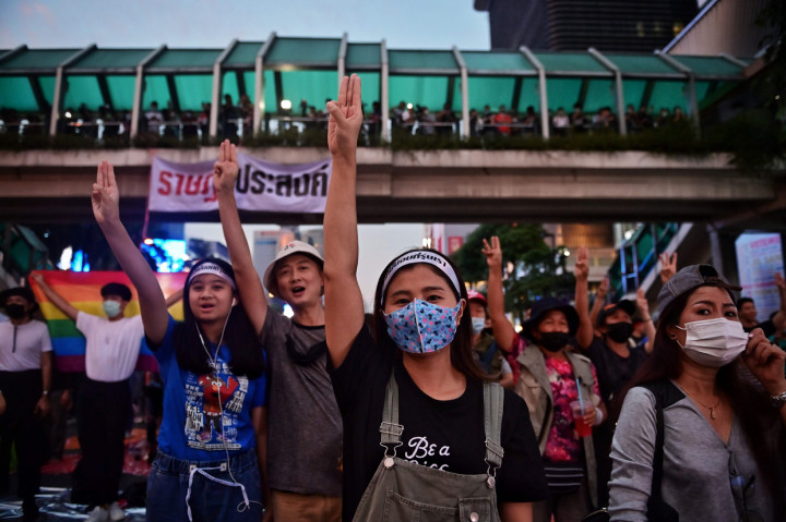 Mereka menganggap kekuasaannya - diperpanjang setelah pemilihan umum tahun lalu yang sangat disengketakan - sebagai tidak sah dan pada Rabu, 21 Oktober 2020, memberinya waktu tiga hari untuk mundur. Namun hingga hingga batas waktu tersebut, Prayuth juga tidak mundur dari kursi jabatannya sebagai Perdana Menteri. AFP Photo/Mladen Antonov