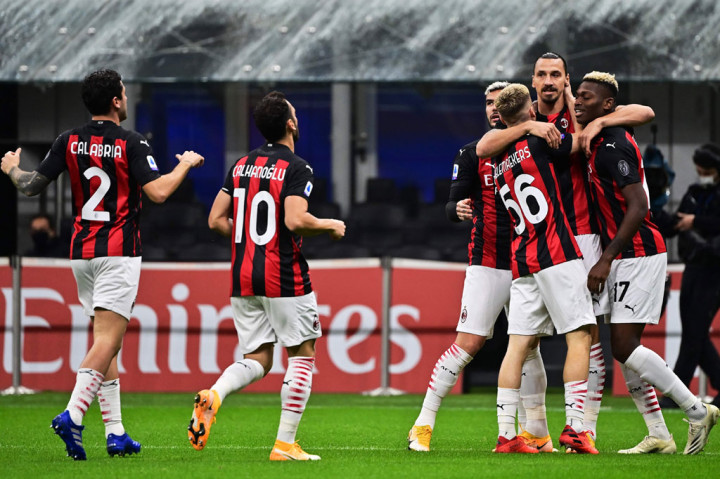 Laga baru berusia dua menit AC Milan berhasil membuka keunggulan lewat Zlatan Ibrahimovic. Ia menuntaskan umpan silang Rafael Leao untuk menaklukkan kiper Antonio Mirante.