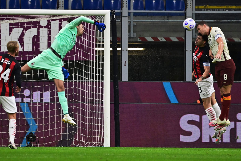 Pada menit ke-14 Roma menyamakan kedudukan. Kiper Milan Ciprian Tatarusanu melakukan kesalahan saat mengantisipasi tendangan sudut Lorenzo Pellegrini. Bola kemudian ditanduk Edin Dzeko yang memenangi duel dengan Alessio Romagnoli.