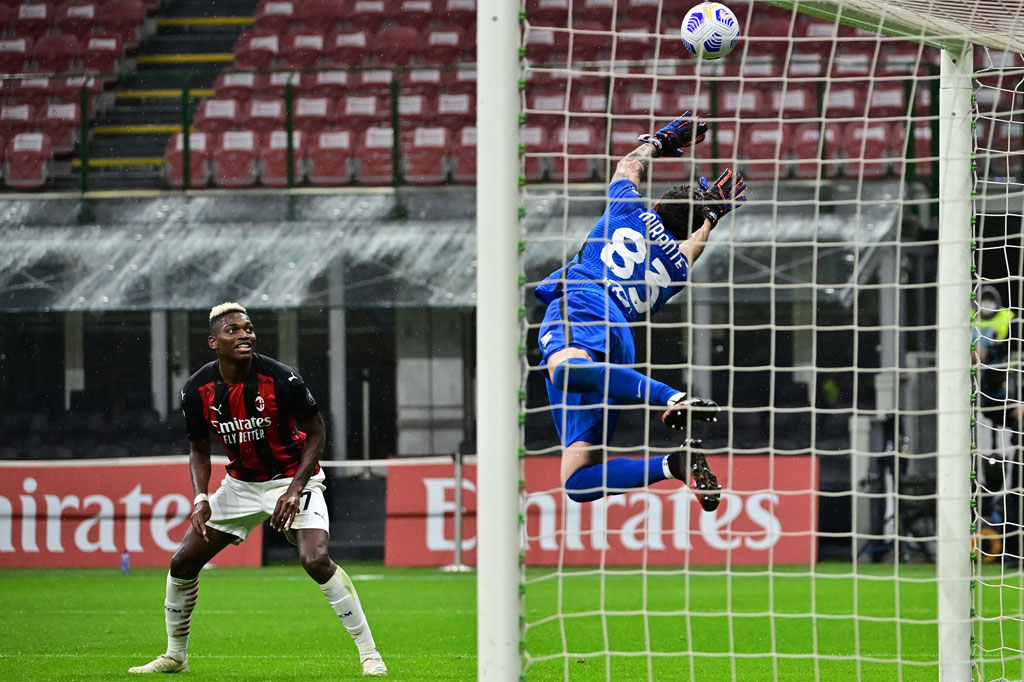 Tararusanu kemudian menebus kesalahannya itu dengan melakukan penyelamatan terhadap peluang Roger Ibanez dan Pellegrini. Di sisi lain, kiper Mirante harus menepis tendangan bebas Hakan Calhanoglu.