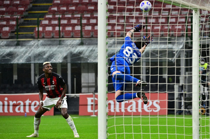 Tararusanu kemudian menebus kesalahannya itu dengan melakukan penyelamatan terhadap peluang Roger Ibanez dan Pellegrini. Di sisi lain, kiper Mirante harus menepis tendangan bebas Hakan Calhanoglu.