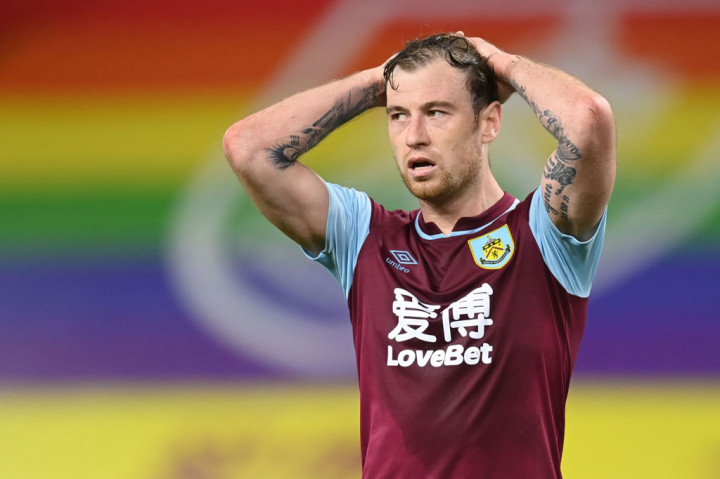 Tuan rumah sempat menjebol gawang The Lilywhites pada menit ke-20. Namun gol yang dicetak oleh Ashley Barnes dianulir wasit karena pemain tersebut dalam posisi offside.