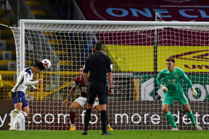 Spurs akhirnya berhasil memecah kebuntuan pada menit ke-76 saat tendangan sudut Lamela diteruskan oleh Kane dan disundul ke pojok atas tiang gawang oleh Son. Skor 0-1 bertahan hingga laga usai.