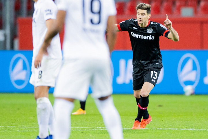 Alario kemudian membawa Die Werkself kembali unggul. Tidak lama setelah menanduk bola mengenai tiang gawang, Alario meneruskan tendangan bebas Amiri untuk menjebol gawang tuan rumah yang dikawal Rafal Gikiewicz.