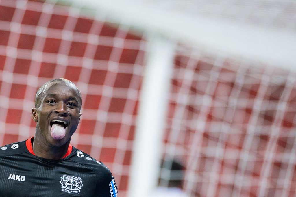 Gawang Augsburg kemasukan untuk ketiga kalinya saat memasuki injury time. Gol berawal saat Balley mengirimkan operan sederhana ke jalur pergerakan Diaby, yang dengan mudah diteruskan pemain Prancis itu untuk mengemas gol pengunci kemenangan.