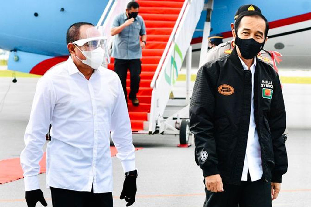 Setelah itu, Presiden juga diagendakan untuk menyerahkan sertifikat hak atas tanah untuk rakyat di Stadion Simangaronsang, Kecamatan Doloksanggul. Rencananya, selain dihadiri penerima sertifikat dalam jumlah sangat terbatas, acara penyerahan tersebut juga akan dihadiri oleh penerima lainnya yang mengikuti acara secara virtual.