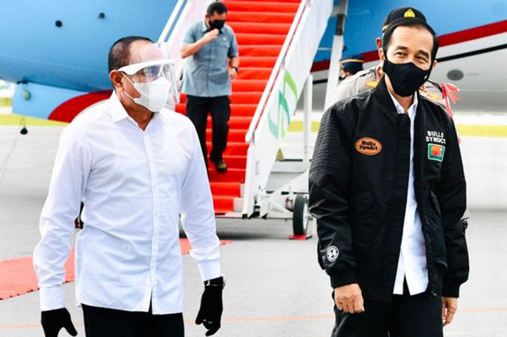 Setelah itu, Presiden juga diagendakan untuk menyerahkan sertifikat hak atas tanah untuk rakyat di Stadion Simangaronsang, Kecamatan Doloksanggul. Rencananya, selain dihadiri penerima sertifikat dalam jumlah sangat terbatas, acara penyerahan tersebut juga akan dihadiri oleh penerima lainnya yang mengikuti acara secara virtual.