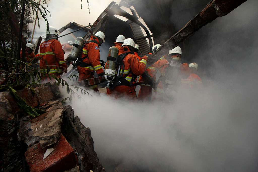 Kebakaran Hanguskan Gudang Mebel di Surabaya - Medcom.id