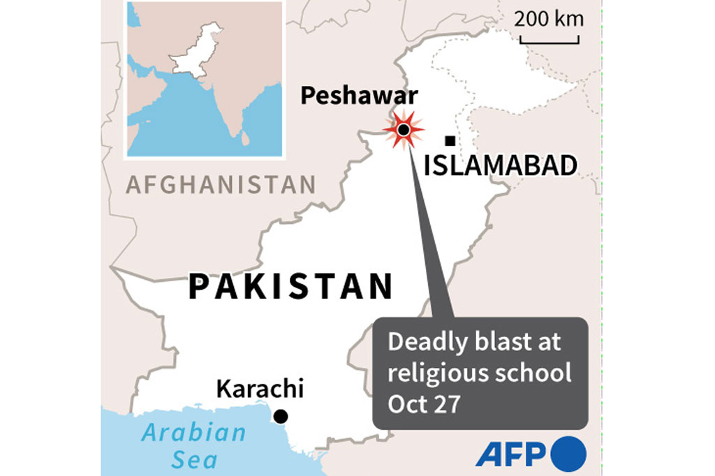 Mohammad Ali Gandapur, pejabat senior polisi lainnya, membenarkan kejadian ledakan tersebut dan rinciannya. Dia mengatakan dua guru termasuk di antara korban yang terluka. 