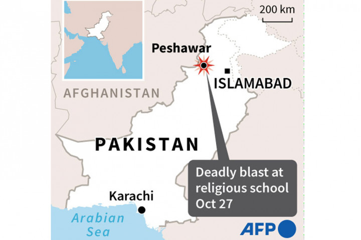 Mohammad Ali Gandapur, pejabat senior polisi lainnya, membenarkan kejadian ledakan tersebut dan rinciannya. Dia mengatakan dua guru termasuk di antara korban yang terluka. 