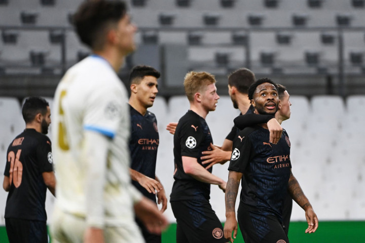 Lima menit kemudian, City melengkapi kemenangan mereka jadi 3-0 lewat Sterling menyelesaikan umpan matang De Bruyne.