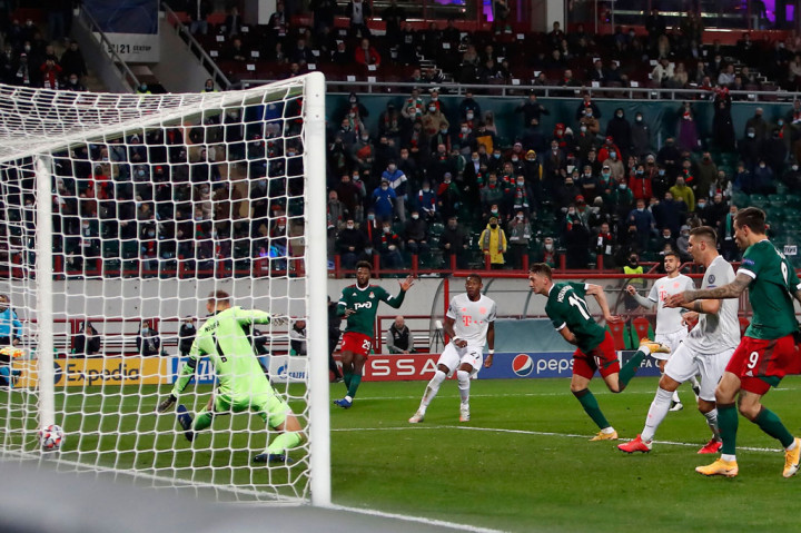 Bayern berusaha tampil lebih tajam pada awal babak kedua.  Namun saat Bayern asyik menyerang justru Lokomotiv mampu menyamakan kedudukan pada menit ke-70. Dari skema serangan balik, Ze Luis berlari cepat di sisi kanan dan menyodorkan bola kepada Miranchuk yang tidak terkawal untuk dengan mudah diteruskan ke gawang Bayern.