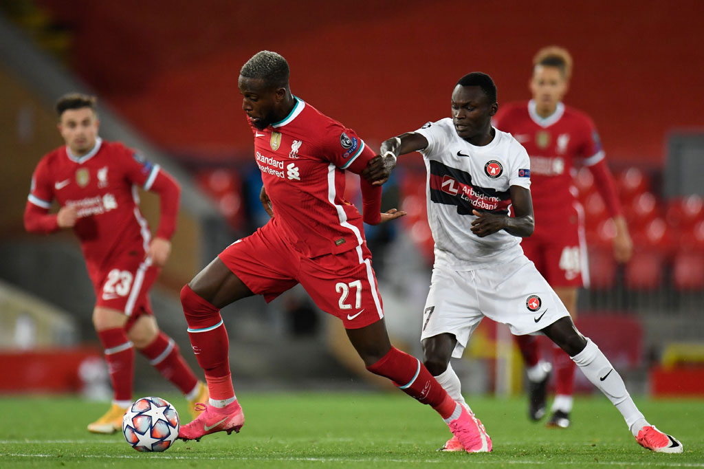 Klopp melanjutkan skema 4-2-3-1 yang ia terapkan di pertandingan sebelumnya, tetapi babak pertama berlalu tanpa peluang berarti. 