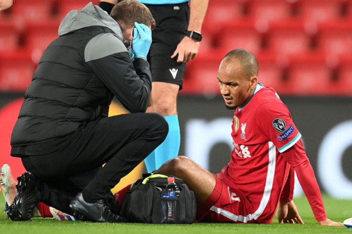 Kemenangan Liverpool diwarnai dengan cederanya gelandang Fabinho yang hanya merumput 30 menit dan keluar dalam keadaan cedera digantikan bek muda Rhys Williams.