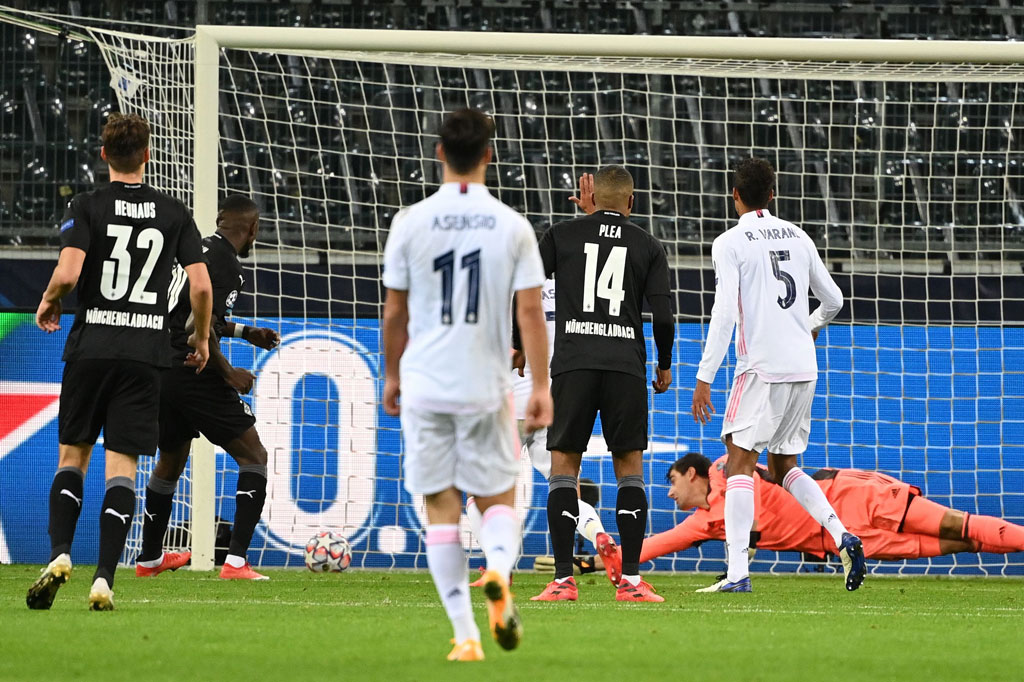 Namun gawang Real justru kemasukan untuk kedua kalinya. Lainer mengirimkan umpan silang yang disambar Plea, bola berhasil ditepis kiper Thibaut Courtois. Bola rebound berhasil dimaksimalkan oleh Thuram untuk menggandakan keunggulan tuan rumah.