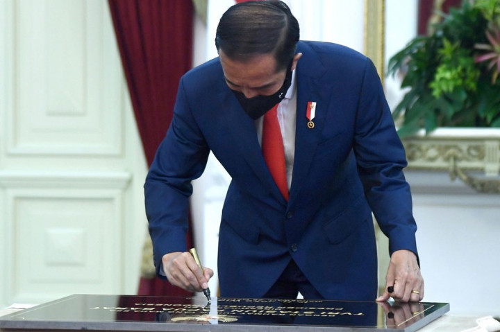 Kepala Negara menegaskan persatuan harus terus diperjuangkan dengan menghargai perbedaan, menjaga toleransi, serta terus menjaga keutuhan dan kedaulatan NKRI.