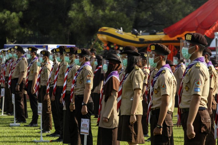 Kwartir Nasional Gerakan Pramuka mengadakan kegiatan apel kesiapsiagaan relawan pramuka peduli dalam rangka peringatan Hari Sumpah Pemuda sebagai upaya meningkatkan peran dalam penanggulangan bencana. ANTARA Foto/Asprilla Dwi Adha