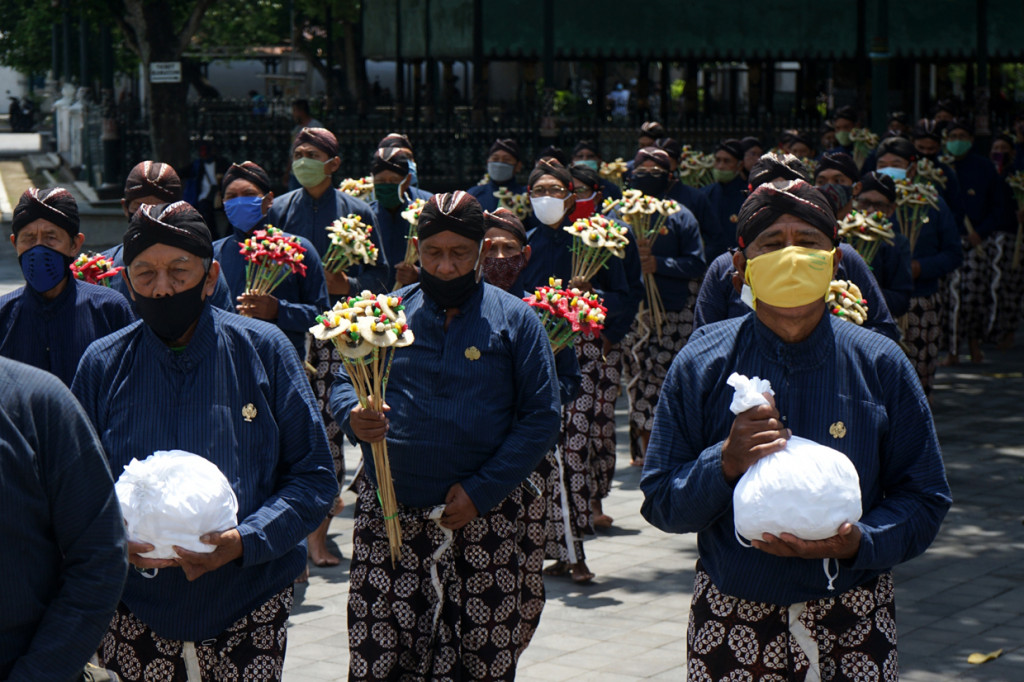 Acara tahunan Garebeg Mulud tahun ini dilaksanakan secara sederhana hanya diikuti pihak internal Keraton guna mengantisipasi penyebaran Covid-19.