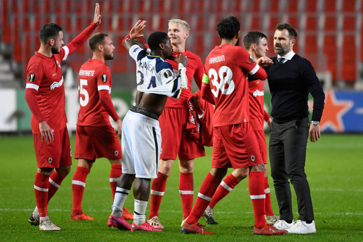 Hasil tersebut membuat Antwerp menggusur Tottenham di posisi puncak klasemen berbekal raihan enam poin penuh, demikian catatan laman resmi UEFA.
