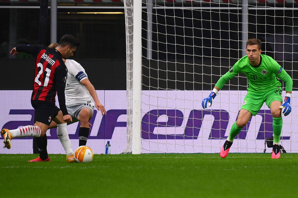 Milan mengemas gol pertama dengan diawali pergerakan cepat Brahim Diaz mencuri bola dari penguasaan David Lischka. Bola kemudian berada dalam penguasaan Zlatan Ibrahimovic yang merangsek ke depan, dan kemudian mengirimkannya kembali untuk diselesaikan dengan mudah oleh Diaz.