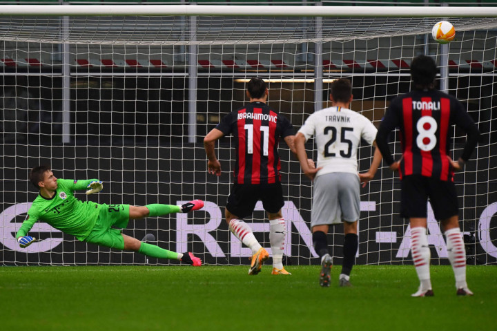 Lischka kembali menjadi masalah bagi timnya setelah melakukan pelanggaran terhadap Ibrahimovic di kotak terlarang. Wasit memberikan hadiah penalti kepada Milan dan diambil sendiri oleh Ibrahimovic. Sayang sepakannya gagal berbuah gol karena membentur mistar gawang.