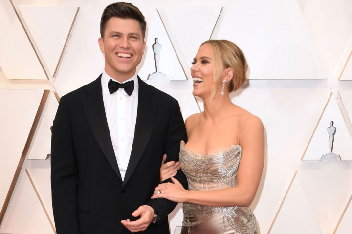 Kabar pernikahan ini diumumkan Kamis, 27 Oktober 2020 waktu setempat, oleh yayasan Meals on Wheels yang membantu lansia selama pandemi, yayasan yang didukung oleh Scarlett dan Colin.