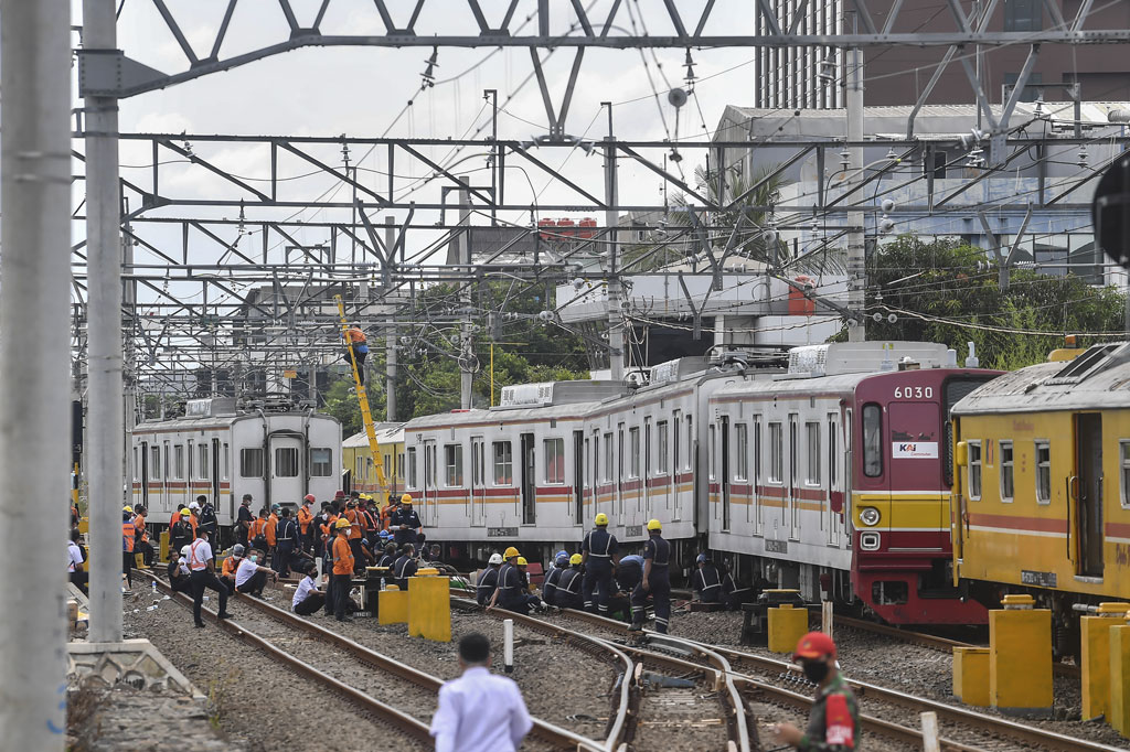 Akibat anjloknya KRL tersebut PT KAI membuat rekayasa pola rute KRL menuju Jatinegara, Bekasi-Jakarta Kota via Pasar Senen, dan dari Jatinegara menuju Bogor.