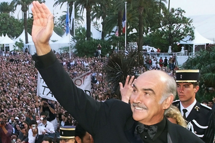 Connery menyabet piala Oscar pada 1988 untuk aktor pendukung terbaik dalam perannya sebagai polisi Irlandia di film 'The Untouchables'.